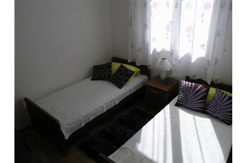 Horvātija Privát Slatine, Eksterjers